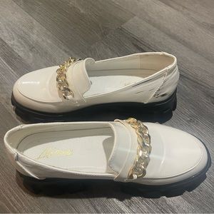 White chunky loafers with a gold chain